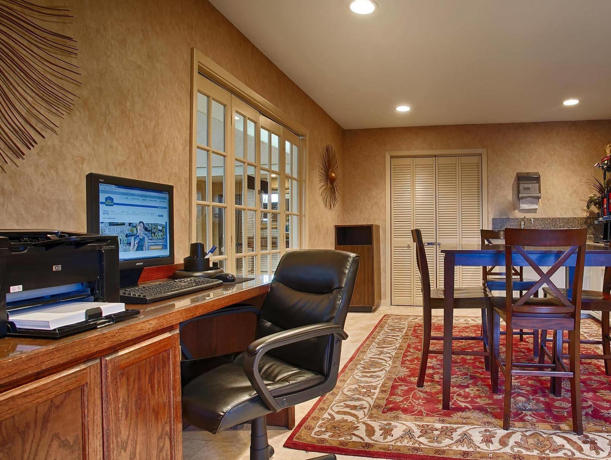 Western Of & & Conference Center 3*
